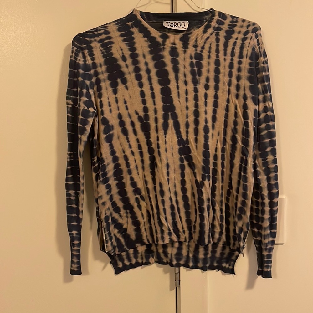 Tie dye light sweater with side zippers